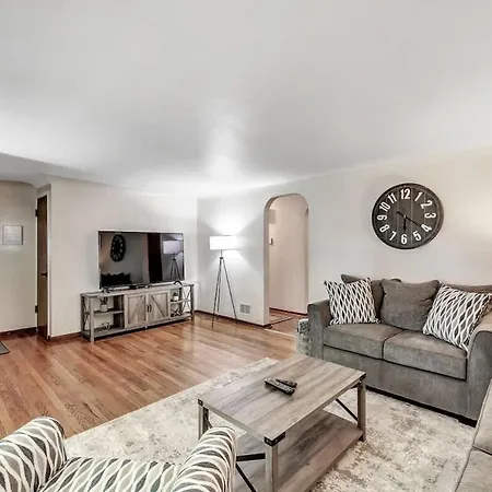 Gorgeous 3 Bedroom Home, Minutes From Lambeau!